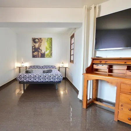 Bahia Beach Club לינה וארוחת בוקר