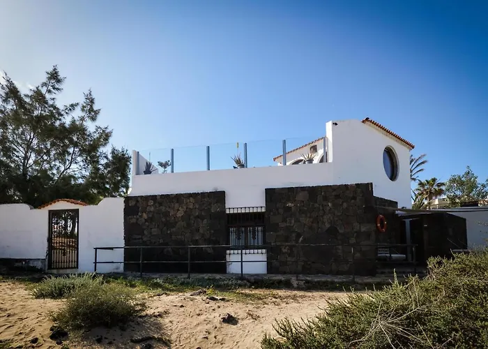 לינה וארוחת בוקר Bahia Beach Club