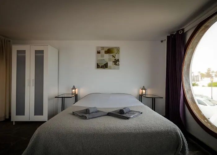 לינה וארוחת בוקר Bahia Beach Club