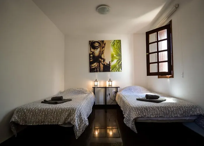 לינה וארוחת בוקר Bahia Beach Club