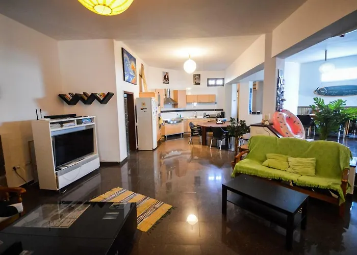 לינה וארוחת בוקר Bahia Beach Club *